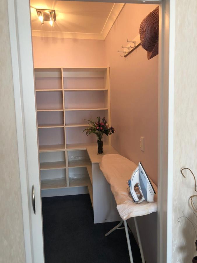 A Cozy Room With It'S Own Privacy Upper Hutt Exterior foto